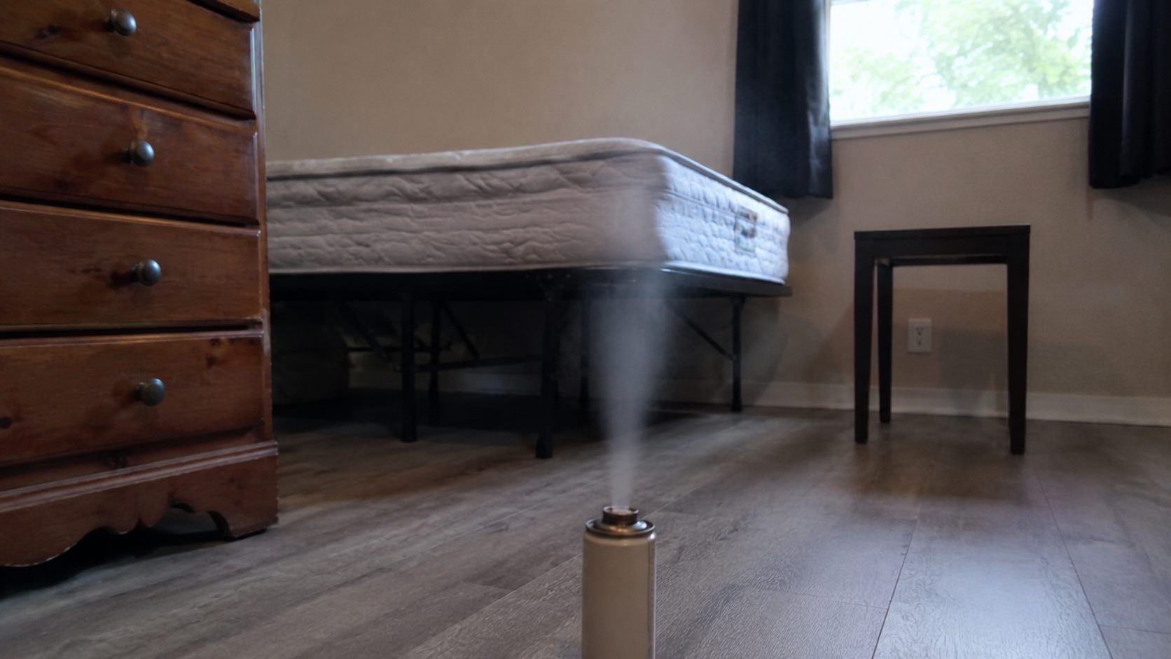 Do bed bug foggers work - a bug bomb fogger releasing mist in a bedroom